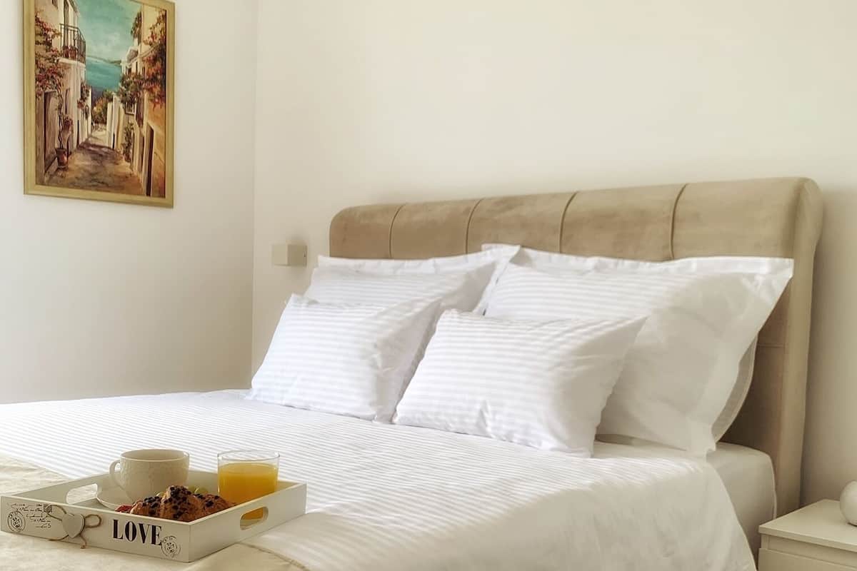 Deluxe-Apartment, 1 Queen-Bett und Schlafsofa, Nichtraucher, Meerblick | 1 Schlafzimmer, Bettwäsche aus ägyptischer Baumwolle