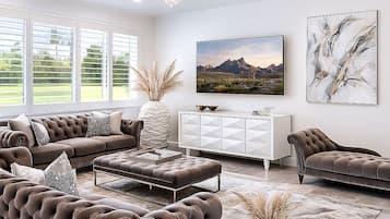 智能電視、壁爐、乒乓球設施、影像庫