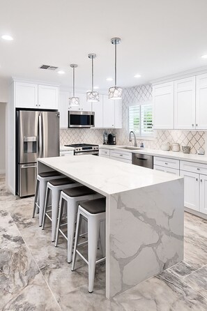 Fridge, microwave, oven, stovetop - NEW! MODERN GLAM RESORT STYLE OLD TOWN SCOTTSDALE DUAL PRIMARY BDRMS HEATED POOL (Scottsdale)