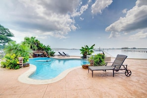 Piscine extérieure, piscine chauffée