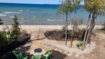 Plage, chaises longues