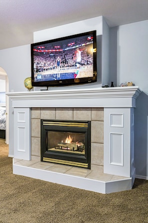 Interior - Tranquil & Private- View of the River at Paradise Canyon Golf Resort Sleeps 9+ (Lethbridge)