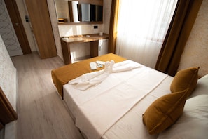 Standard Double or Twin Room | Minibar, individually decorated, individually furnished, desk - Ersoy Ikiz Otel (Antalya)