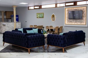 Lobby sitting area - Ersoy Ikiz Otel (Antalya)