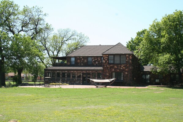 A stone building with a large lawn in front. - Small Mansion near State Park and Casino (Watonga)