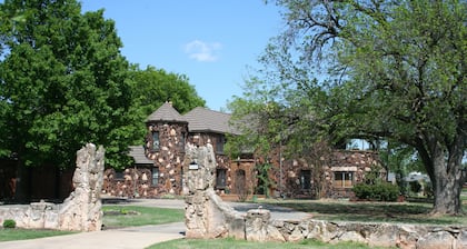 Small Mansion near State Park and Casino