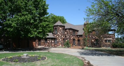 Small Mansion near State Park and Casino