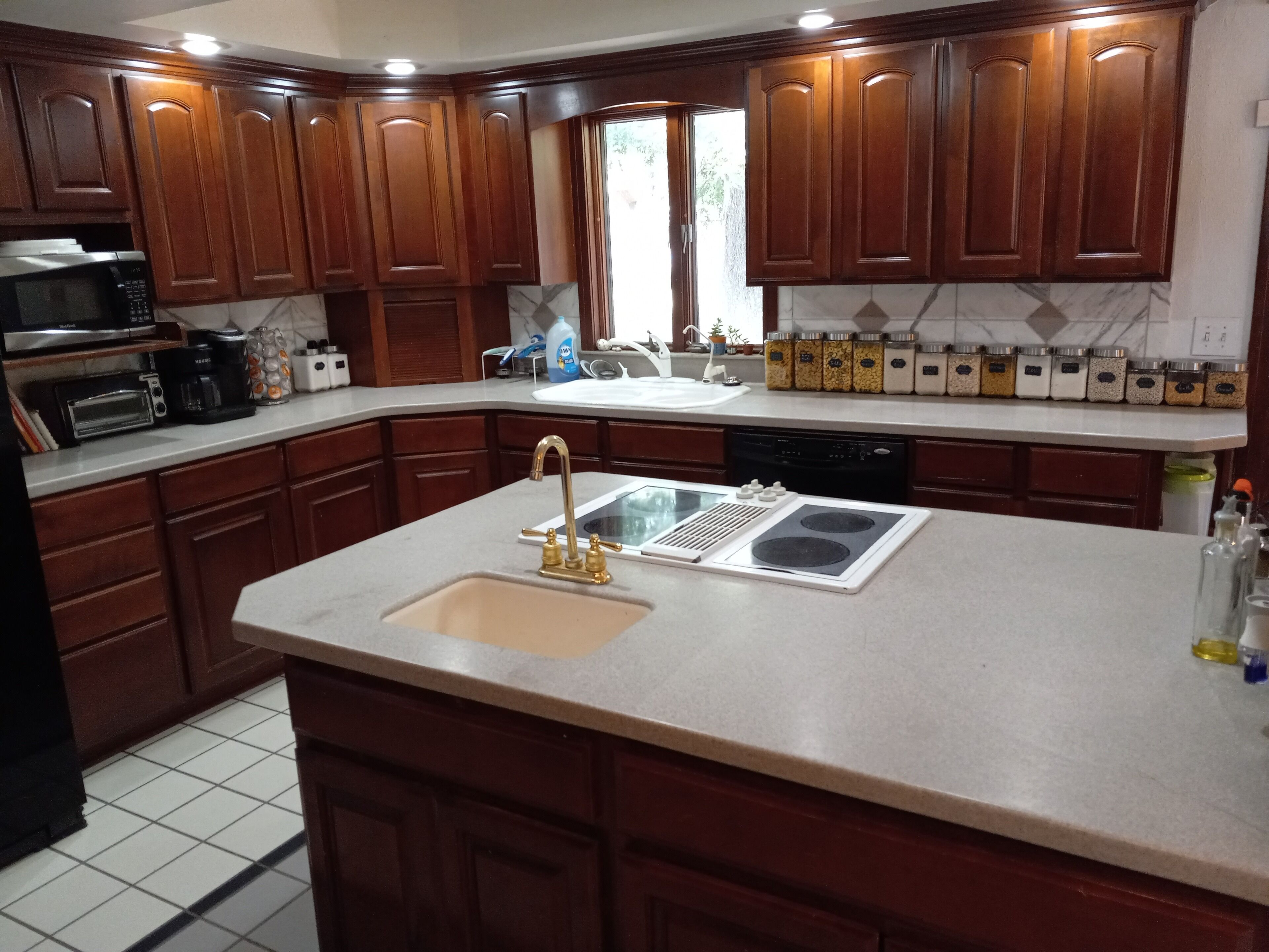 Frigorífic, microones, forn i placa de cuina 