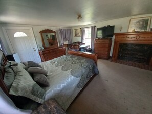 5 Schlafzimmer, Schreibtisch, Bügeleisen/Bügelbrett, kostenloses WLAN