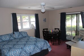 4 chambres, fer et planche à repasser, lit parapluie, Wi-Fi gratuit