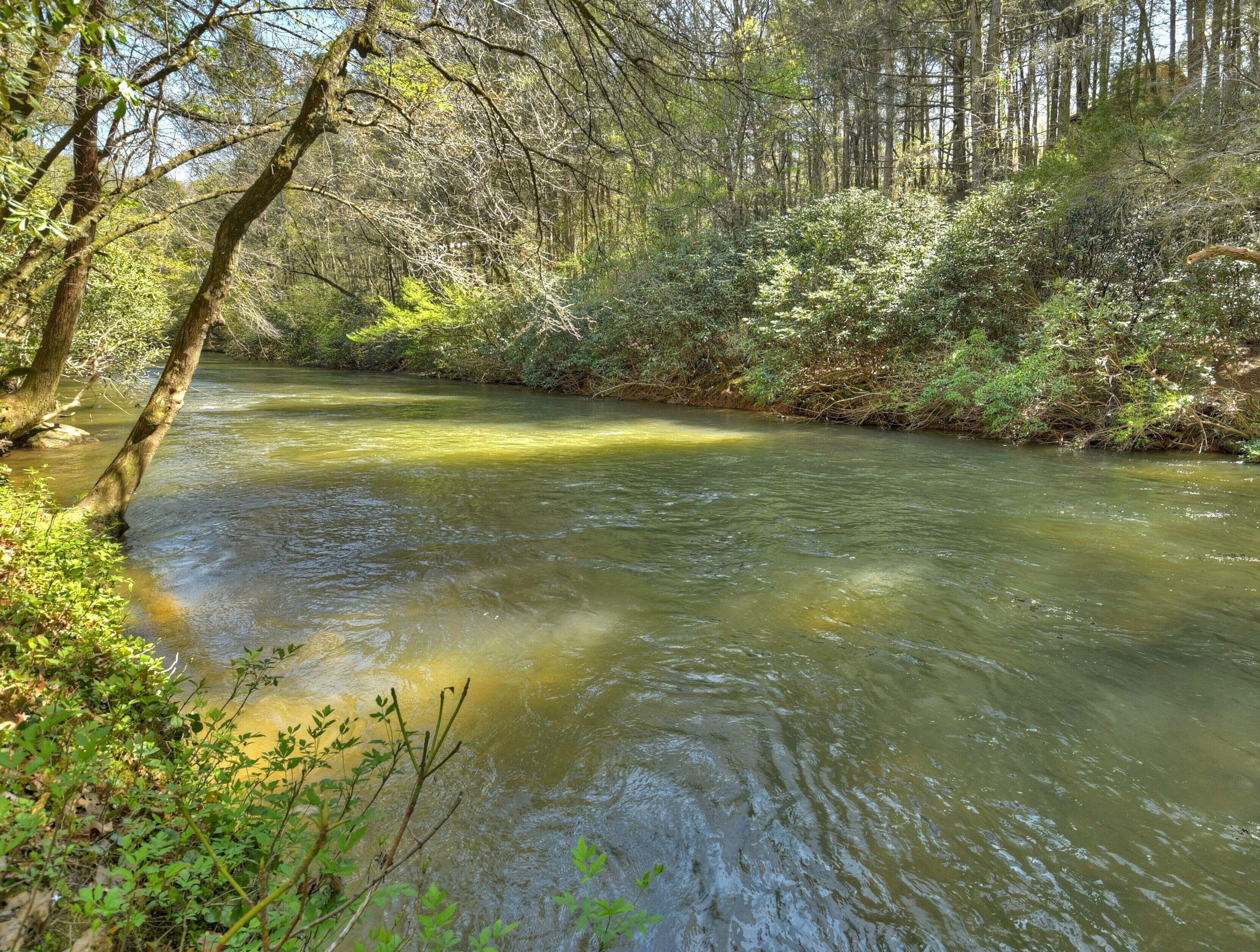 *Free Whitewater Rafting & Ziplining* Spacious & Secluded Cabin 7 Miles to Blue Ridge Attractions & Near Ocoee River Rafting