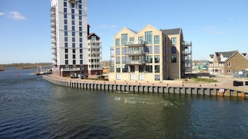 Deluxe Cabin | Water view