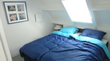Deluxe Cabin | Premium bedding, down comforters, iron/ironing board, WiFi (free)