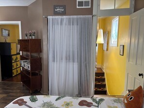 1 habitación, escritorio, tabla de planchar con plancha y wifi gratis 