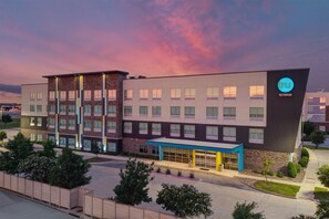 Exterior - Tru by Hilton The Colony Dallas (The Colony)