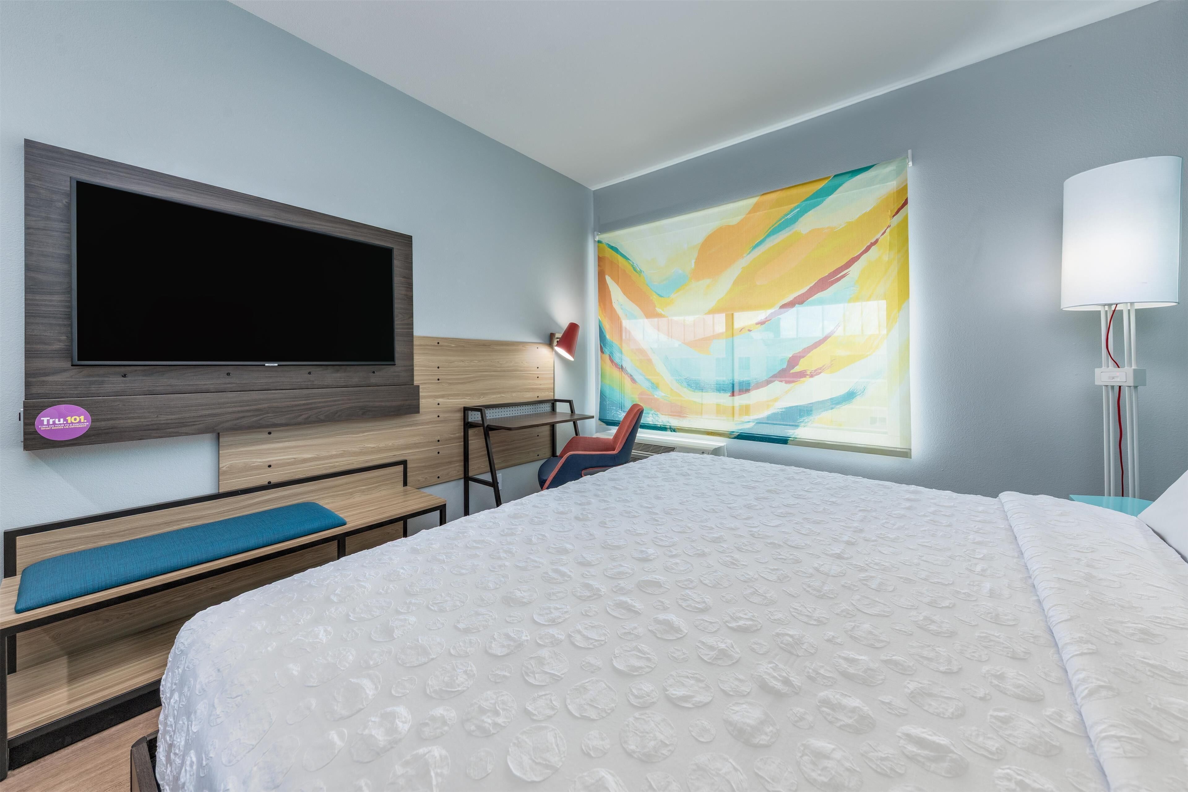 room, 1 king bed | 1 bedroom, in-room safe, desk, laptop workspace