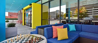 Tru by Hilton Manchester Downtown