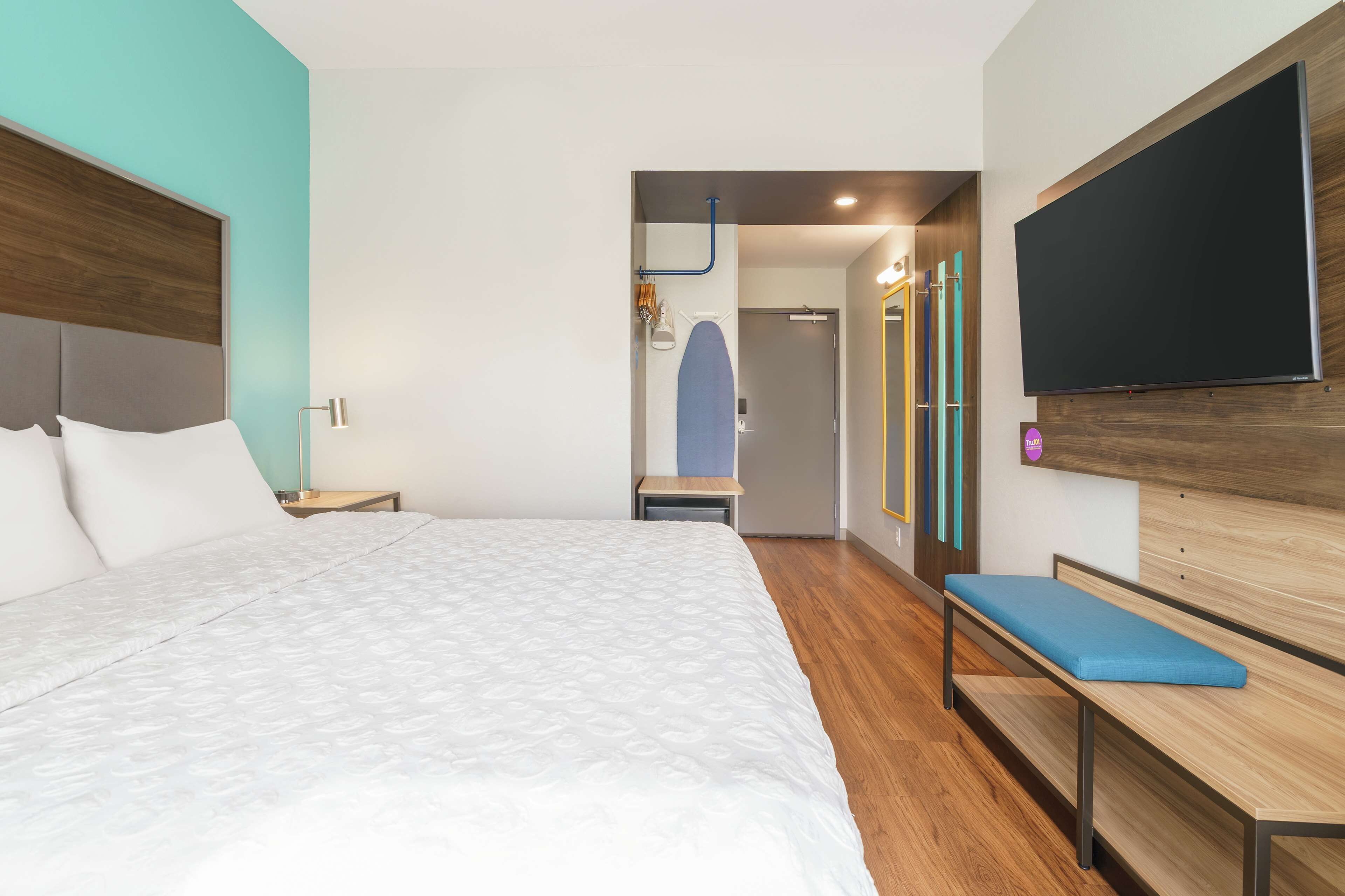 room, 1 king bed | 1 bedroom, desk, laptop workspace, free wifi