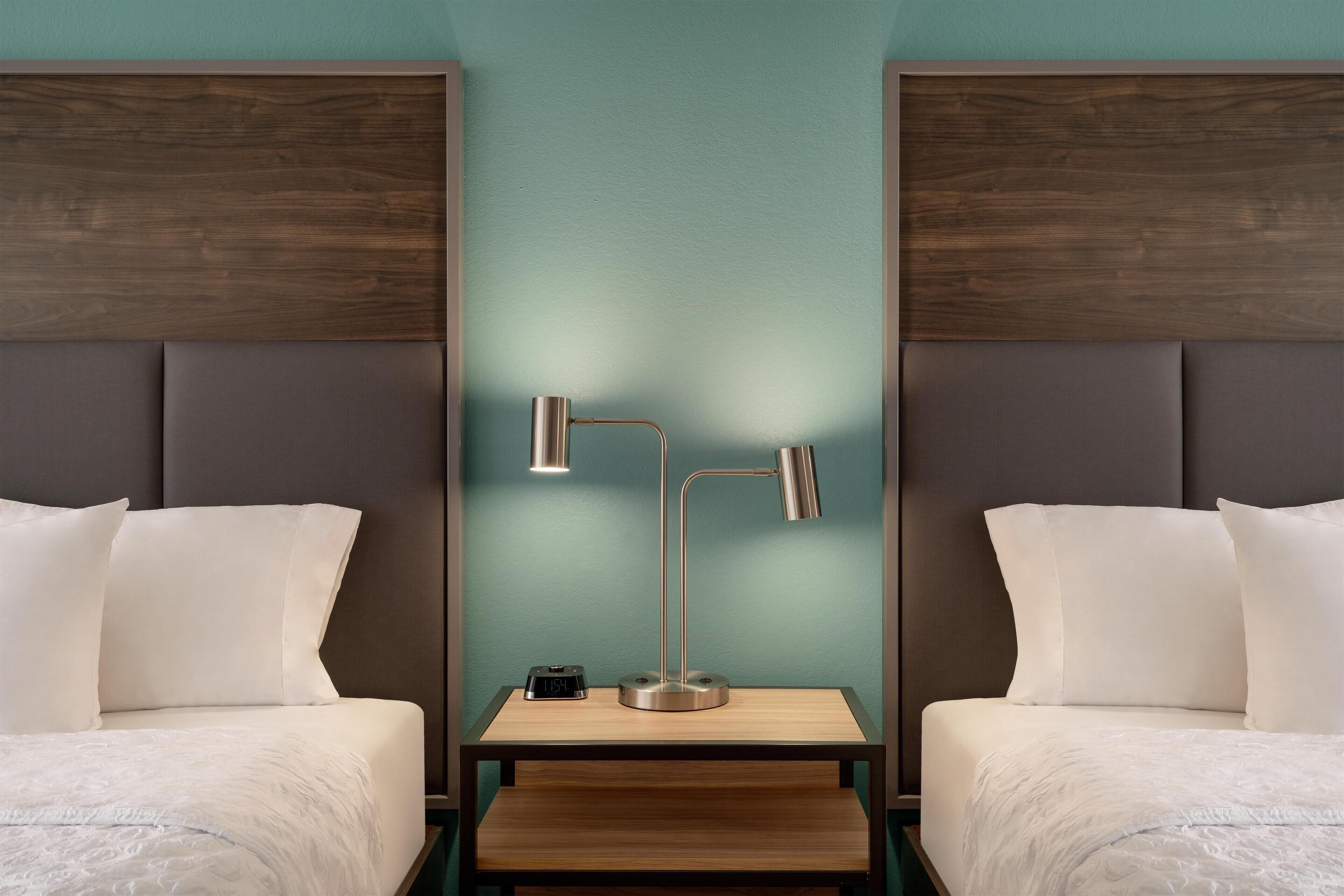 Rom, 2 queensize-senger | Skrivebord, skrivebord for bærbar PC, wi-fi (inkludert) og sengetøy