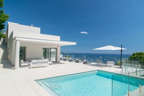 Piscine extérieure, piscine chauffée