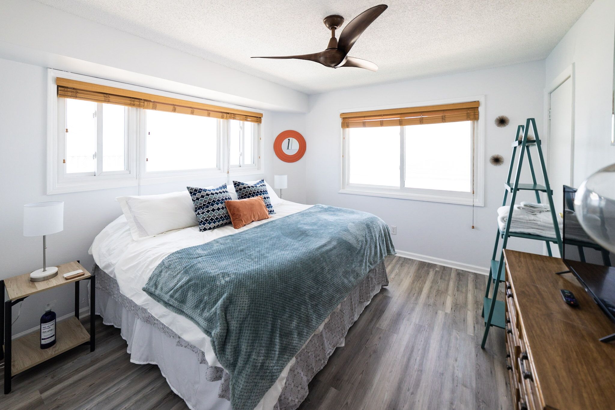 1 slaapkamer, een strijkplank/strijkijzer, gratis wifi, beddengoed