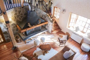 Refugio Privado | Living room - Invernalia Hostal (Pinto)