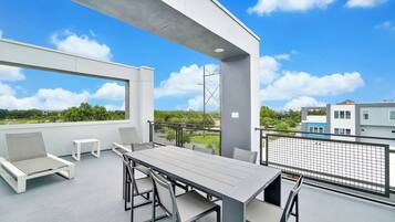 Luxury-Apartment, 4 Schlafzimmer, Poolzugang (Two Story) | Terrasse/Patio
