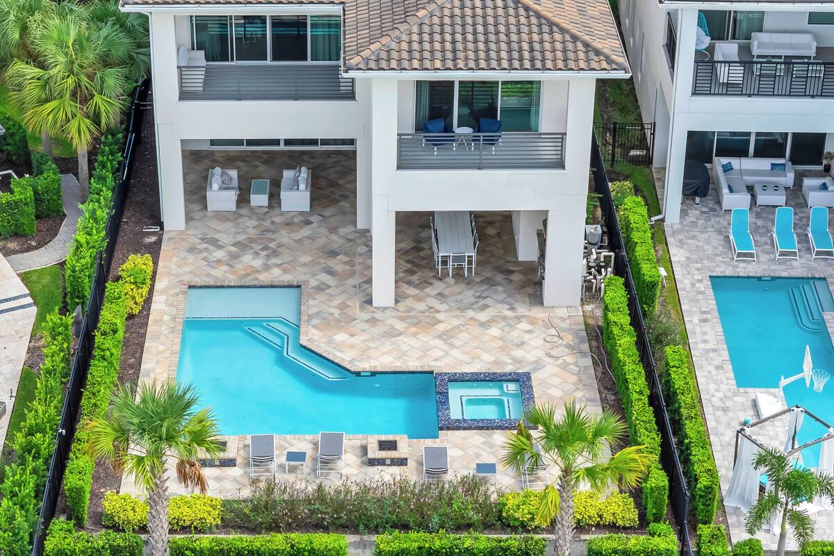 Signature Room, Multiple Beds (8 Bedroom) | Terrace/patio
