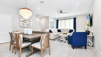 Maison mitoyenne Luxe, 3 chambres, vue golf | Coffres-forts dans les chambres, décoration personnalisée
