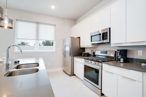 3 Bedroom Luxury Condo | Cuisine privée