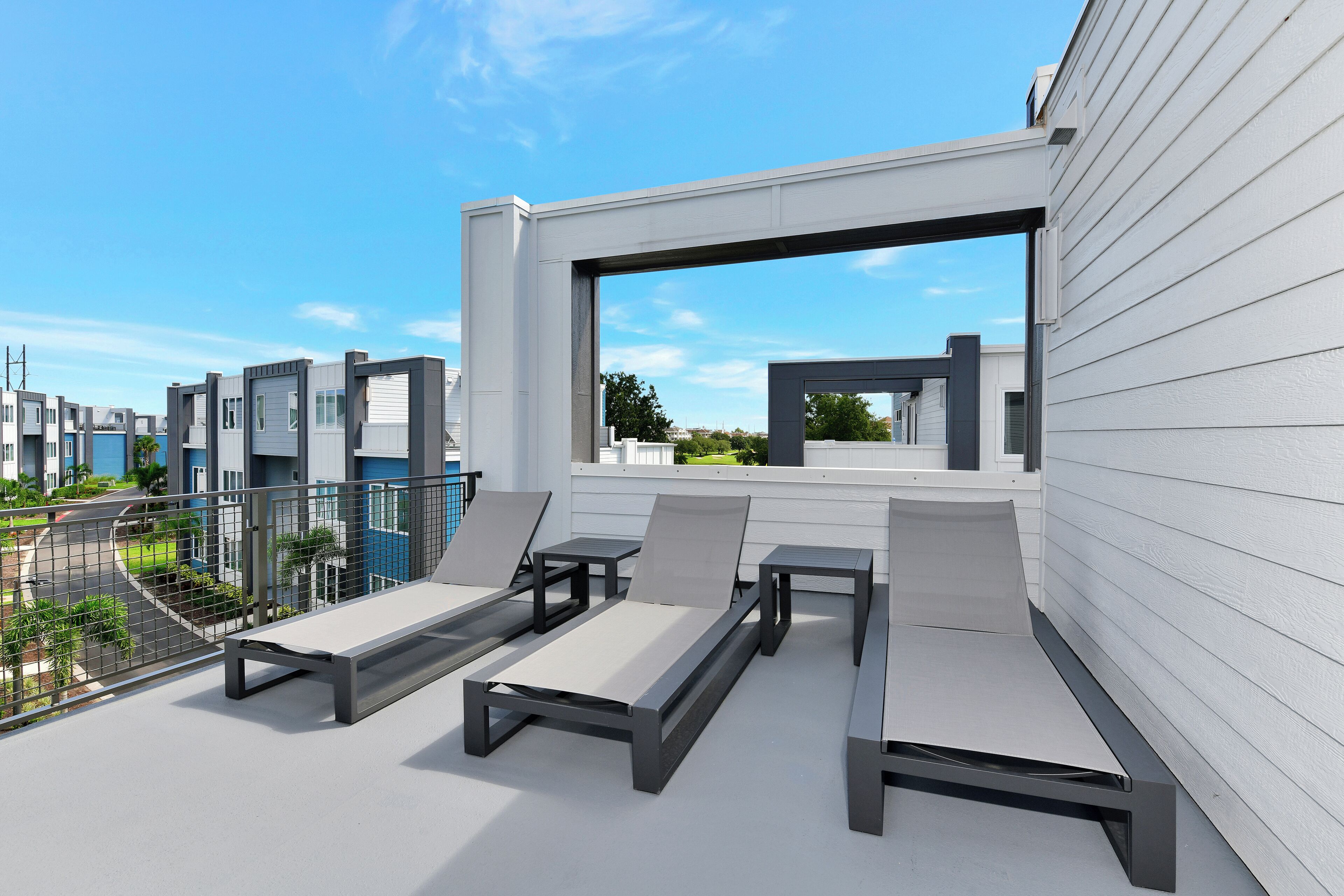 ラグジュアリー コンドミニアム 5 ベッドルーム プールアクセス (Two Story) | テラス / パティオ