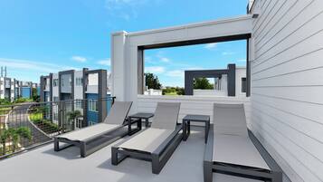 ラグジュアリー コンドミニアム 5 ベッドルーム プールアクセス (Two Story) | テラス / パティオ