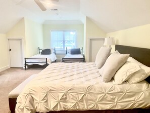 4 bedrooms, iron/ironing board, WiFi, bed sheets