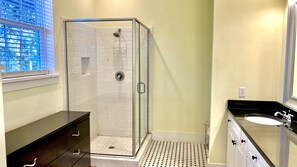 Combined shower/bathtub, towels, toilet paper