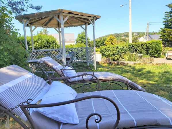 Terrace/patio - Garden apartment in an Art Deco villa 1925 200m beach & golf (Sables d'or les pins)