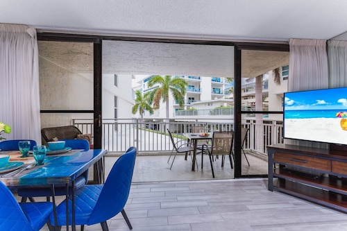 House of The Sun on Crescent Beach: Beachfront Bliss w/ Heated Pool, Tennis & Free VIP Perks Daily!