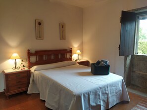 3 chambres, fer et planche à repasser, Wi-Fi gratuit, draps fournis