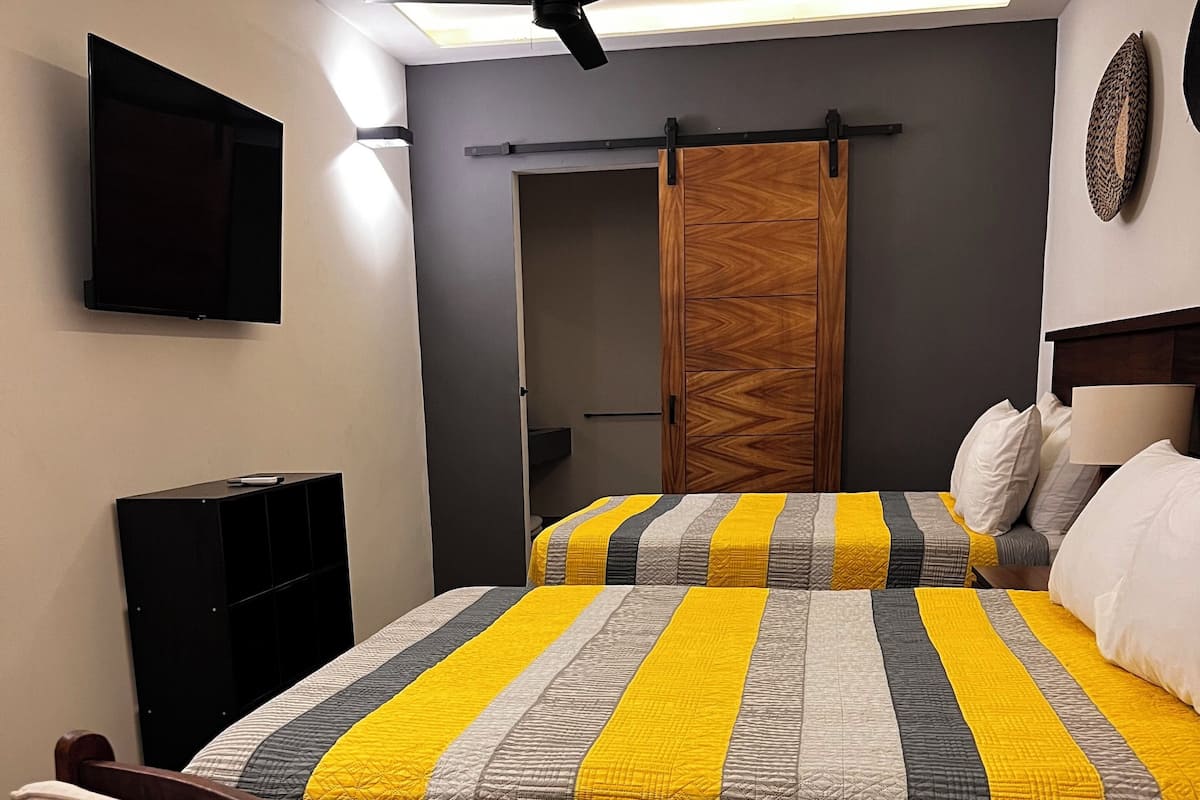 Estudio económico | Edredón, decoración personalizada, muebles diferentes y ropa de cama