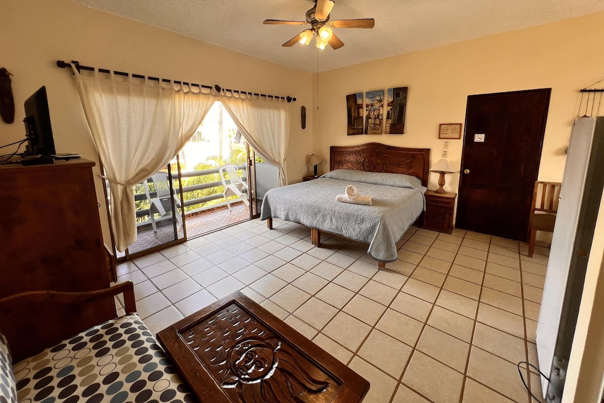 Master Suite | Down comforters, individually decorated, individually furnished, desk
