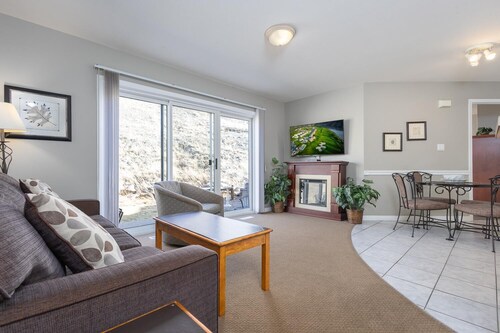 Paradise Canyon Golf Resort - Luxury Condo M403