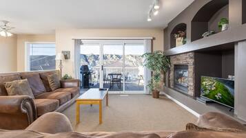 Televisie en een open haard