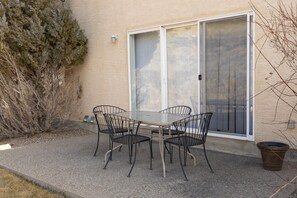 Outdoor dining - Paradise Canyon Golf Resort - Luxury Condo M399 (Lethbridge)