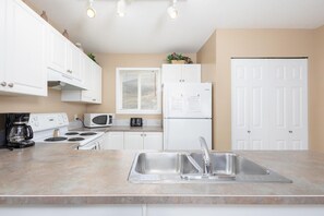 Fridge, microwave, oven, stovetop - Paradise Canyon Golf Resort - Luxury Condo U399 (Lethbridge)