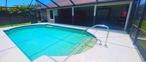 Sisäuima-allas, ulkouima-allas