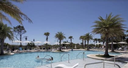 Ocean view - Beautiful Penthouse Condo - Large heated pools & Hot Tubs!