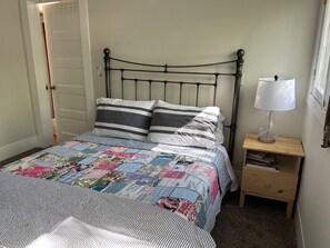 3 bedrooms, desk, iron/ironing board, travel cot