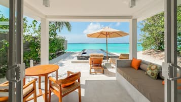 Beach Suite with Pool | Vue sur la plage/lâocĂ©an