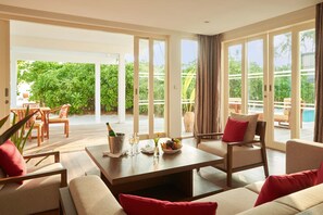 Two Bedroom Beach Residence with Pool | Wohnbereich