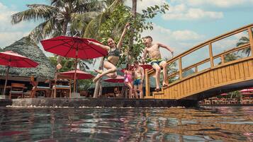 Poolside bar