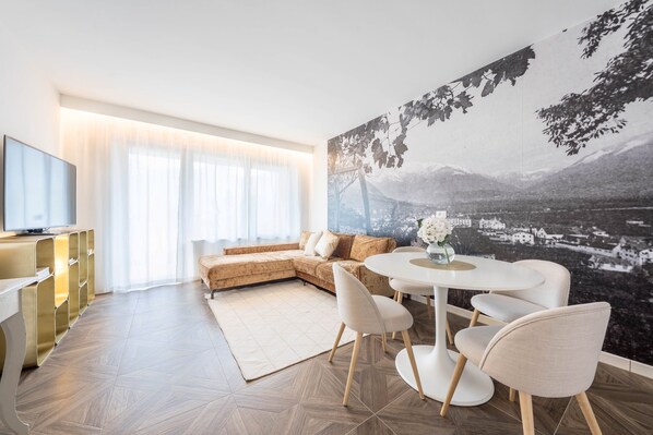 Fernseher, Tischtennisplatte